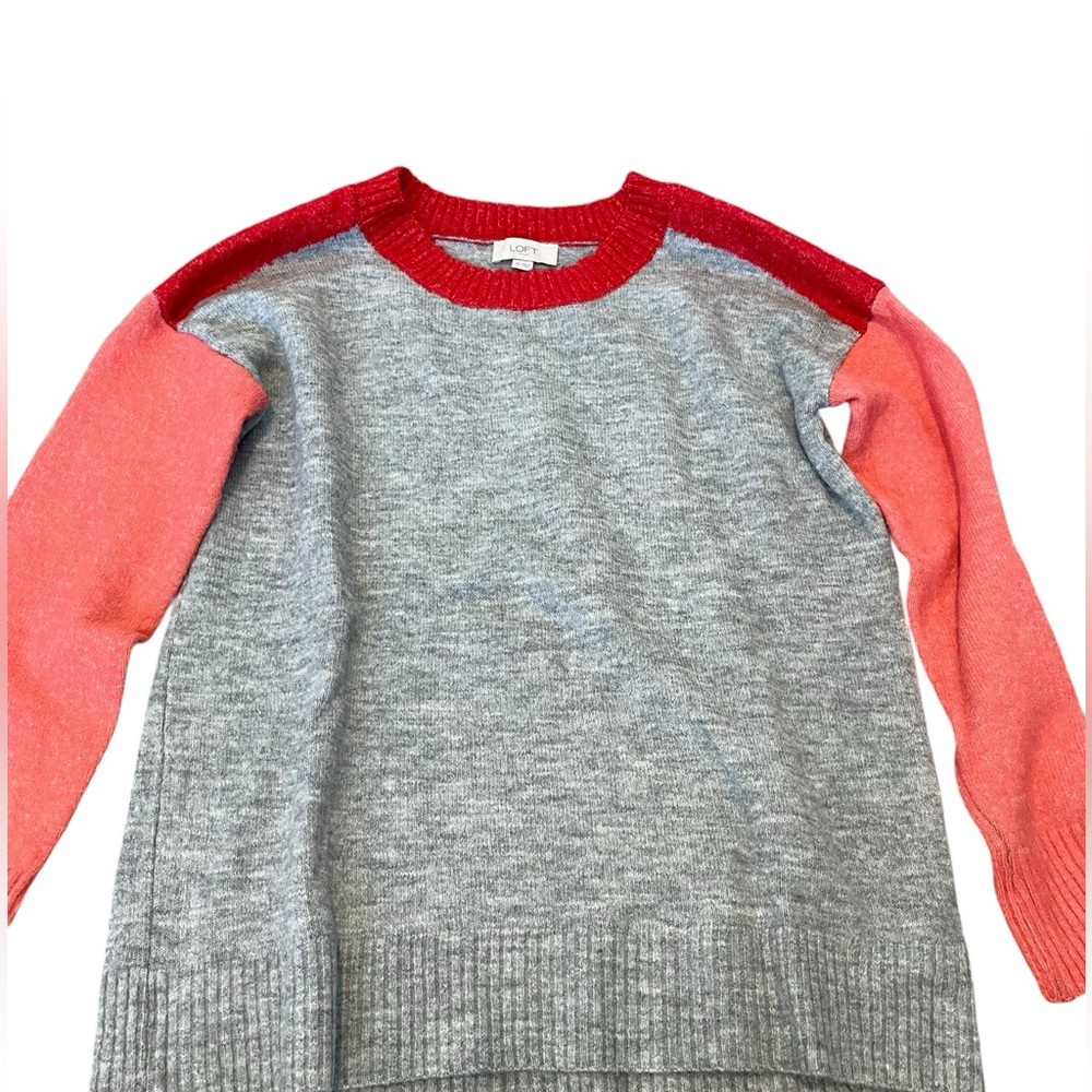 ❤️ Loft grey sweater